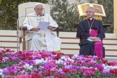 In Vaticano i ciclamini di Schoneveld Breeding colorano l&#039;abbraccio ecumenico di Papa Francesco